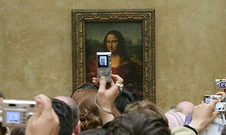 Visitors crowd in front of Mona Lisa